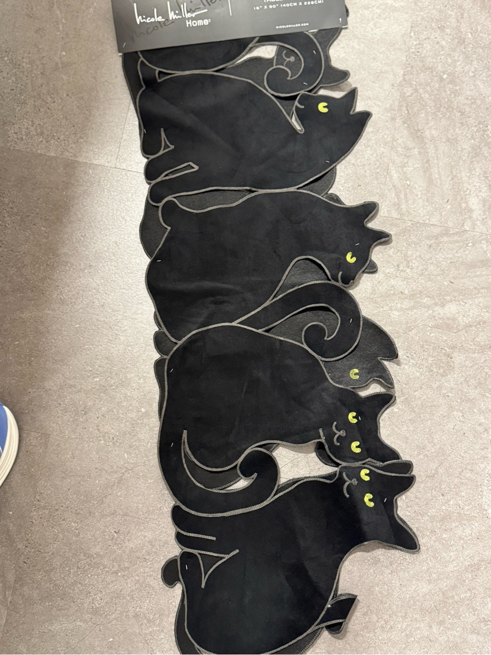 Nicole Miller Black Cat Runner table